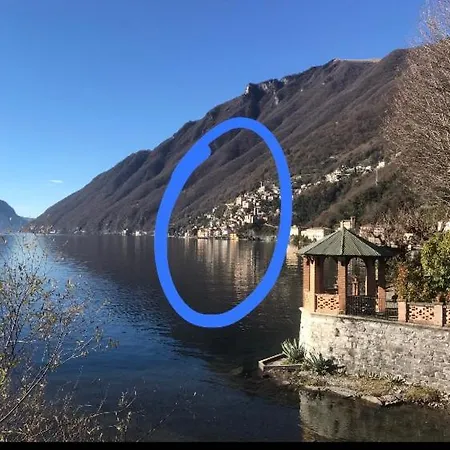 Alla Scalinata 公寓